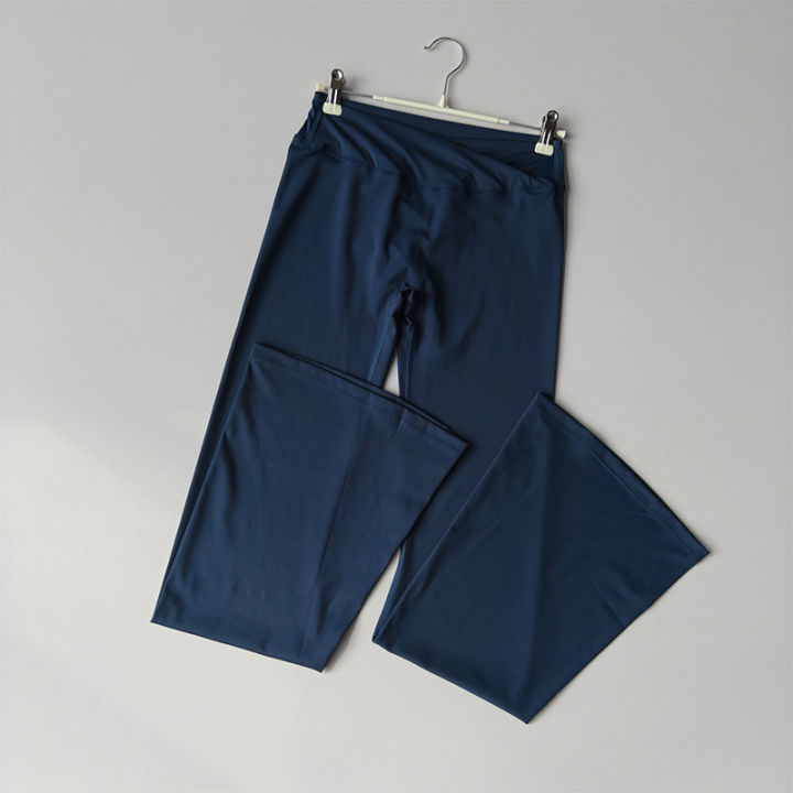 Women's%20Cross%20Waist%20Flare%20Pants%20-%20Booty%20Lifting%20Yoga%20Tights%20with%20Ruffle%20Detail,%20Quick%20Dry%20Wide%20Leg%20for%20Fall%20Workouts%20-%20Image%203