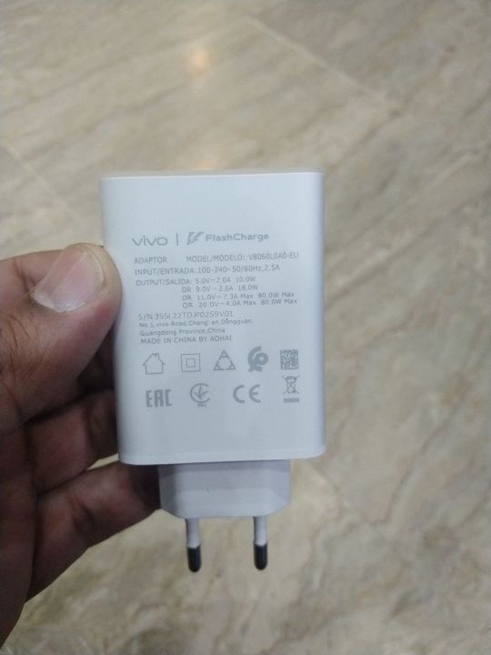 Vivo%2080W%20Original%20FlashCharge%20Adapter%20with%20Cable%20-%20Image%203