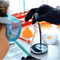 YOUR OWN CHEMISTRY LAB MAD SCIENCE CHEMISTRY LAB 80+EXPERIMENT BE A SCIENTIST. 