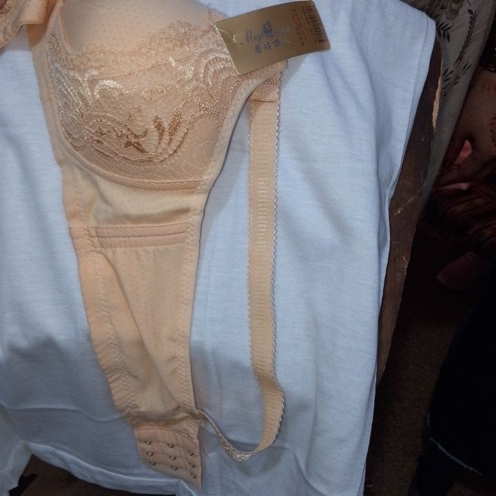 Ladies%20Bra%20VIP%20(Foam)%20Women's%20Underwear%20Comfortable%20Breathable%20Seamless%20Wireless%20Bra%20in%20Various%20Colors%20And%20Sizes%20-%20Image%202