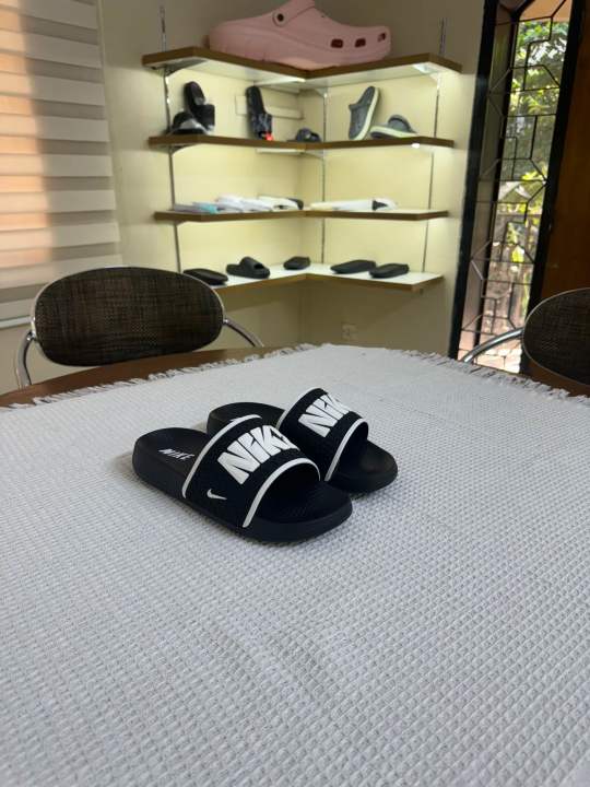 Nike%20Offcourt%20Slides%20%7C%20Nike%20Black%20Casual%20Slides%20%7C%20Lightweight%20EVA%20Cushion%20%7C%20Summer%20Sandals%20for%20Men%20&%20Women%20-%20Image%204
