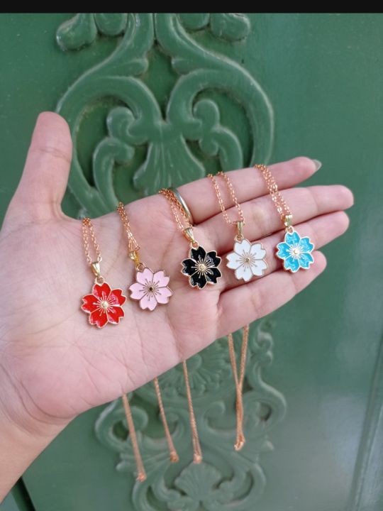 5 Pcs New Trendy Korean Sakura Flower Design Pendant Necklace , Colorful 5 Pcs , Pink , Blue , Red , Black , White Color Flower Pendant Gift For Girls / women's and Besties  Trendy Lockets High Quality  charms  NON FADED  Charm and Chain Quality