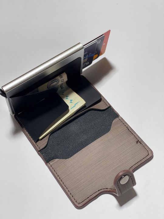 New%20flip%20card%20wallet%20slim&%20sleek%20design%20-%20Image%204