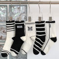 5 Pairs Of Fashionable And Trendy Women's Wocks Set Black And White Striped Socks Minimalist Sports Style Medium Length Socks. 