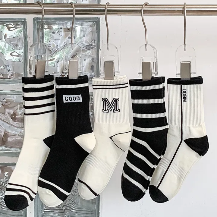 5%20Pairs%20Of%20Fashionable%20And%20Trendy%20Women's%20Wocks%20Set%20Black%20And%20White%20Striped%20Socks%20Minimalist%20Sports%20Style%20Medium%20Length%20Socks%20-%20Image%205