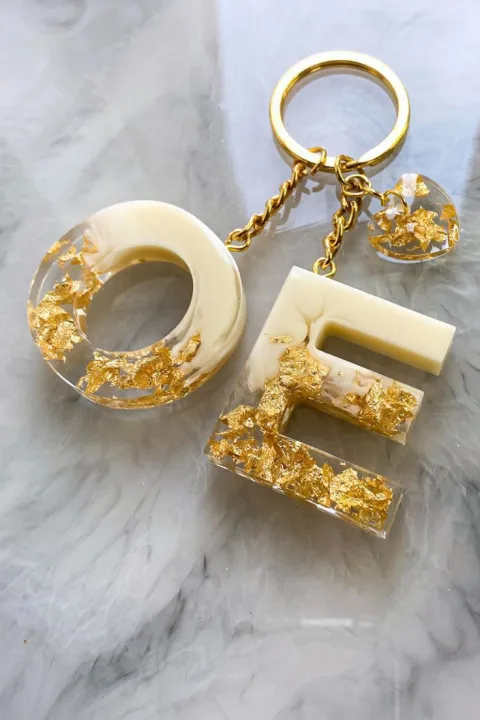 Full%20name%20initial%20%7CCouple%20initials%20%20%7C%20Resin%20key%20pendent%7C%2026%20%20alphabetical%20key%20pendent%20%7CResin%20keychain/%20Get%20your%20favorite%20%7C%20for%20Bags%20%7C%20Gifts%20%7C%20keychain%20%7C%20Customized%20key%20pendent%20%20%7C%20Couple%20initial%20available%20in%204%20beautiful%20design%20-%20Image%204