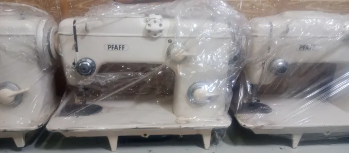 PFAFF%20brand%20sewing%20machine%20-%20Image%203