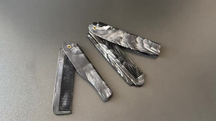 Marble Pattern Plastic Foldable Beard Mustache Comb Fine Tooth Folding Hair Comb Travel Portable Mini Beard Comb With Key Chain