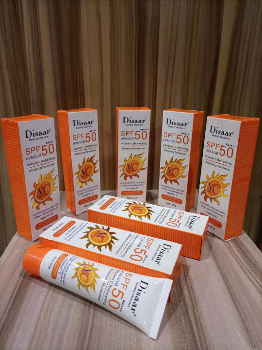 Disaar%20Vitamin%20C%20Refreshing%20Whitening%20Sunscreen%20SPF50%20PA+++%2050g%20-Orange%20Extract%20Hyaluronic%20Acid%20SPF50%20UVA/UVB%20PA+++%20Moisturizing%20Refreshing%20Skin%20-%20Image%206
