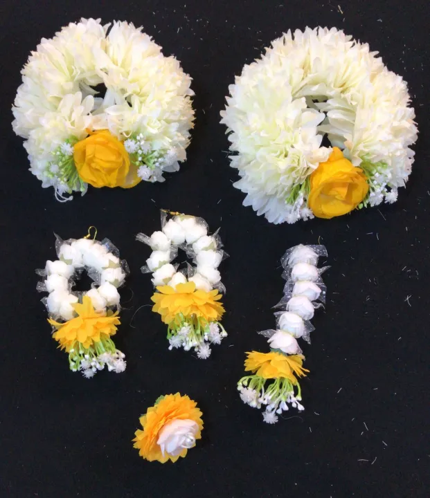 artificial%20flowers%20jewellery%20gajray%20kangan%20earrings%20bindiya%20ring%20maiyo%20mehandi%20yellow%20roses%20floral%20for%20girls%20-%20Image%203