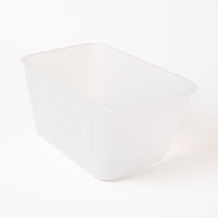Versatile%20Plastic%20Feeding%20&%20Bathing%20Bowl%20for%20All%20Birds%20-%20Image%203