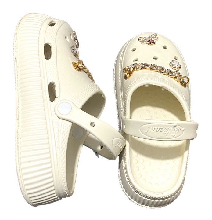 Fancy%20Ladies%20Chain%20Crocs%20Slippers%20-1Pairs%20-%20Image%203