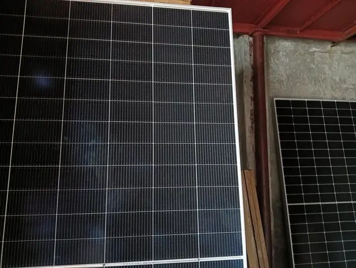 Longi%20550-Watt%20Solar%20Panel%20-%20Image%206