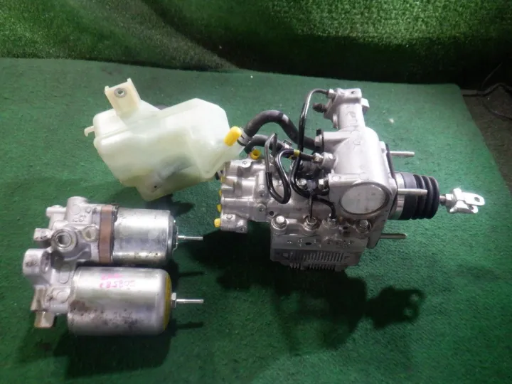 Toyota%20Aqua%20Hybrid%20ABS%20Module%20Set%20Full%20Fresh%20Recondition%20-%20Image%204