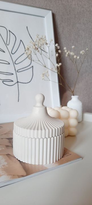 set%20of%205including%201%20vase%201%20jar%20with%20lid%201%20thinker%201%20rose%20candle%201%20large%20round%20tray%20with%20out%20flowers%20best%20for%20home%20decor%20and%20gift%20-%20Image%202