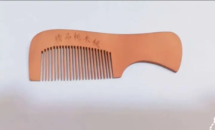 wooden%20comb%20for%20all%20hair%20-%20Image%204