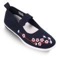 Women's lifestyle shoe.