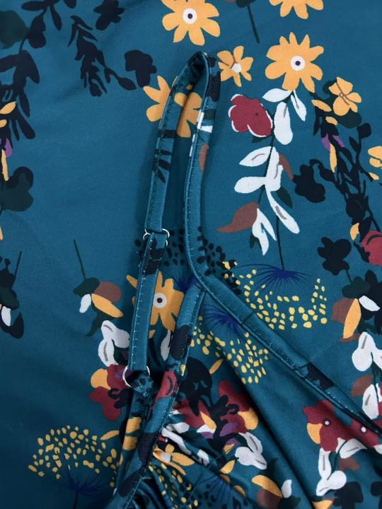 Plus-size%20floral%20print%20vacation%20style%20jumpsuit%20with%20pockets%20-%20Image%204