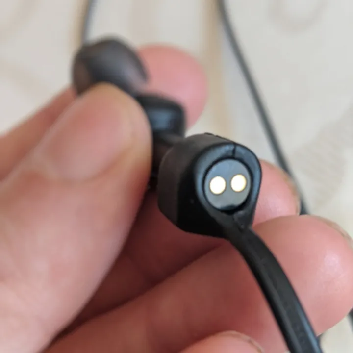 Magnetic%20Anti-Lost%20Silicone%20Earphone%20Rope%20Holder%20Cable%20For%20AirPods%203%20Pro%201%202%20Wireless%20Bluetooth%20Headphone%20Neck%20Strap%20Cord%20String%20-%20Image%205