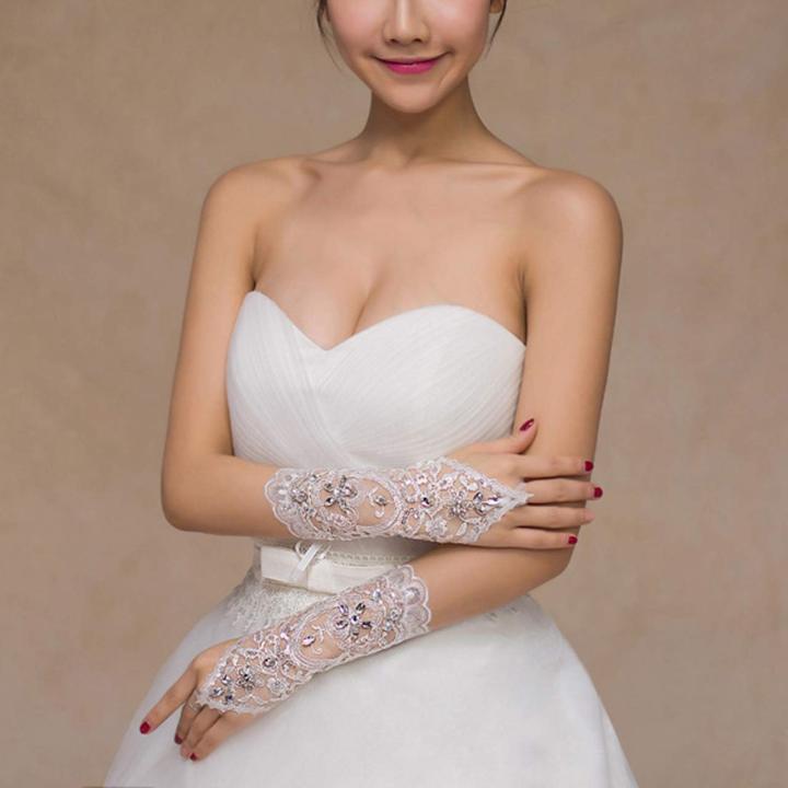 Women'%20Wedding%20Lace%20Gloves%20Bridal%20Fingerless%20Tulle%20Gloves%20Crystal%20Sequins%20Wrist%20Cuffs%20White%20Hook%20Finger%20Gloves%20-%20Image%204