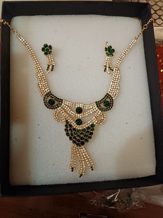 Stylish green cut stone jewelry set for weddings/ Eid imported from UAE