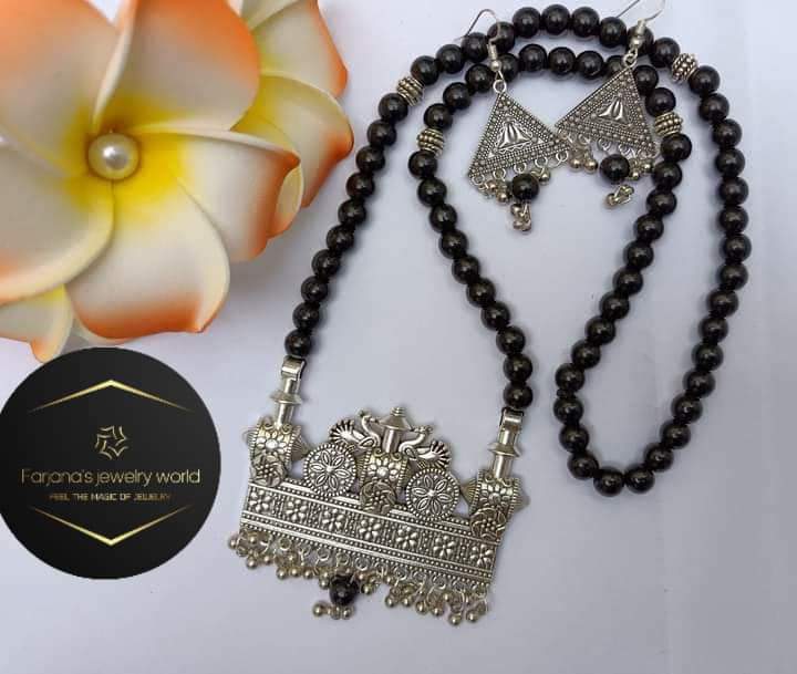 silver and black color combination square design beautiful garland for women
