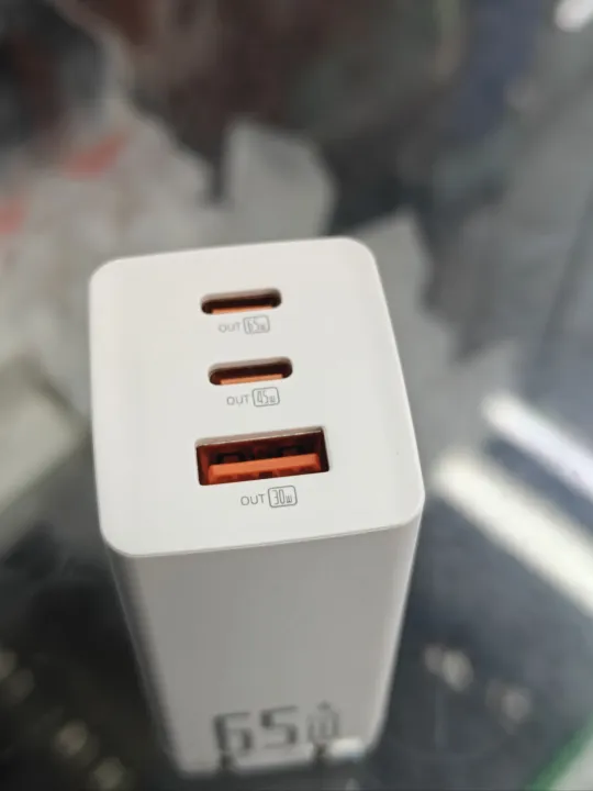 ROMOSS%2065W%20GaN%20Fast%20Charger%20-%20Image%206