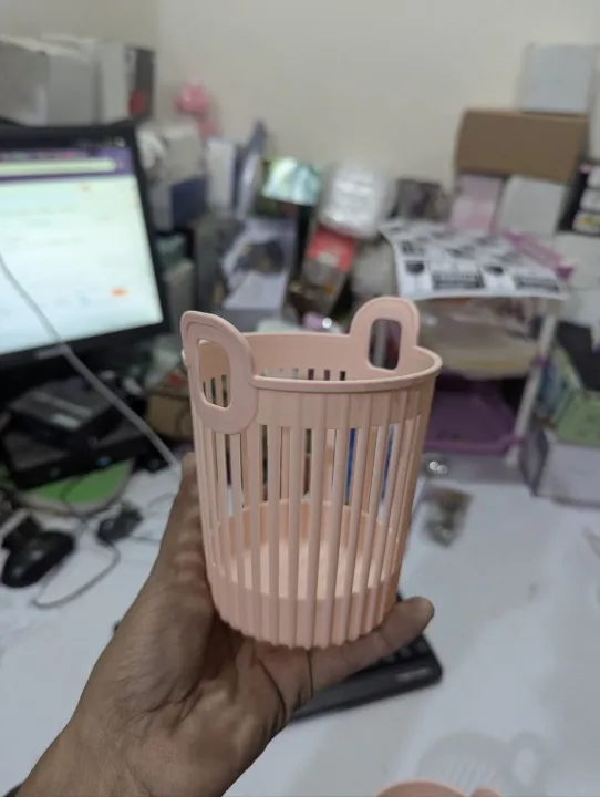 Small%20Round%20Slatted%20Wastebasket%20for%20Office%20or%20Home%0ADurable%20PP%20Plastic%20Mini%20Trash%20Can,%208.5%20cm%20Base%20with%20handle%20-%20Image%203