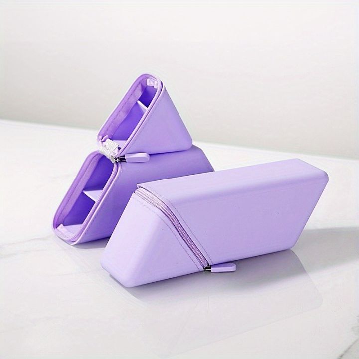 Foldable%20Silicone%20Pen%20Holder-Large%20Capacity%20Expandable%20Pencil%20Cup%20for%20Desk,%20Study%20&%20Office,%20Portable%20%20for%20Students/Teachers%20-%20Image%204