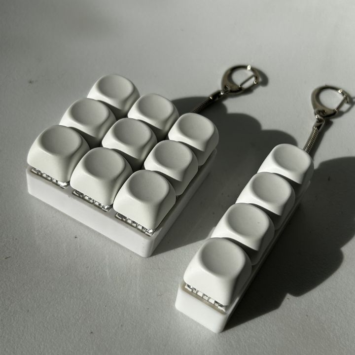 4/9-button%20Keyboard%20Keychain%20Shaft%20Tester%20Fidget%20Toy%20with%20Sound%20Effects%20Compact%20Size%20Easy%20Portability%20Comfortable%20Touch%20-%20Image%203