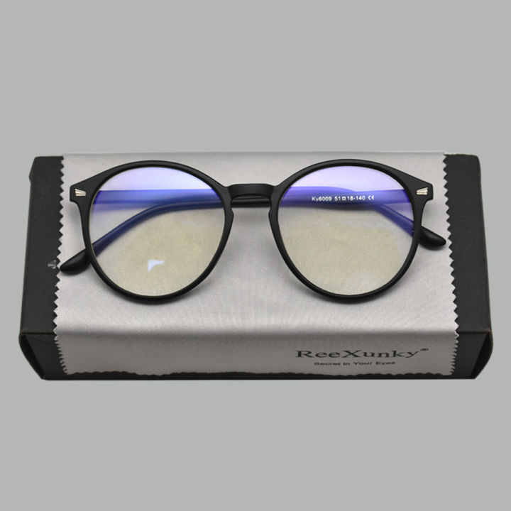 TR90%20Blue%20Light%20Blocking%20Glasses,%20Anti%20Eyestrain%20Computer%20Glasses,%20Ultra%20Lightweight%20Full%20Frame,%20for%20Men%20and%20Women,%20Zero%20Power%20-%20Image%203