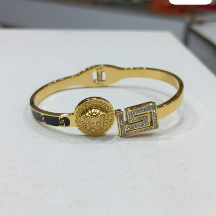 Hand%20bracelet%20for%20unisex%20-%20Image%202