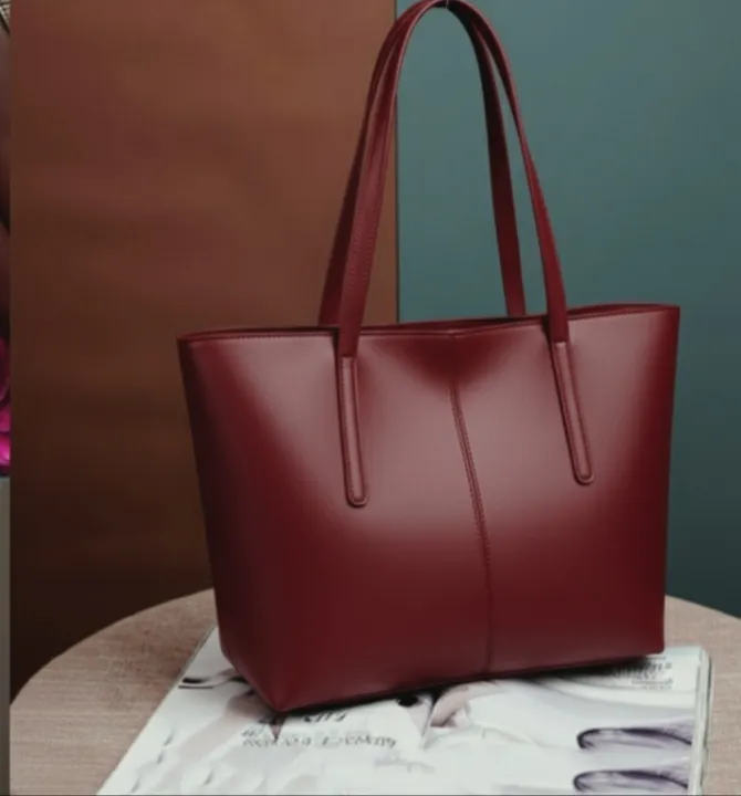 Stylish%20Premium%20Leather%20Tote%20Bag%20%E2%80%93%20Office%20&%20Travel%20Use%20-%20Image%204