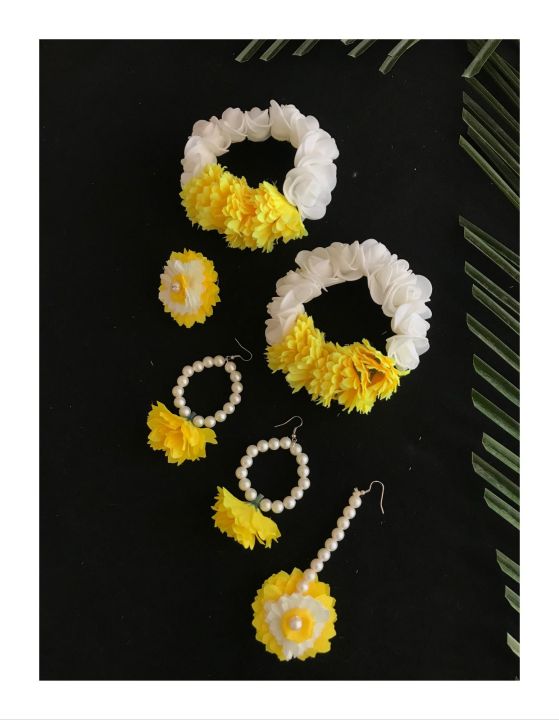 gajray/kangan/bangles/teeka/earsring/ring/bindiya/artificial fake flowers jewellery set yellow & white.