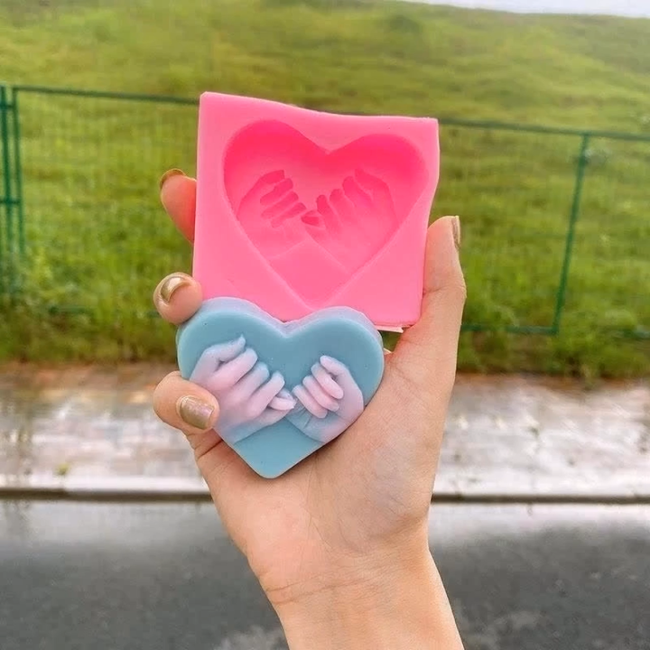 Love Shape Silicone Mold – DIY Soap, Candle, Plaster, Resin & Chocolate Craft Tool for Valentine's Day Gifts