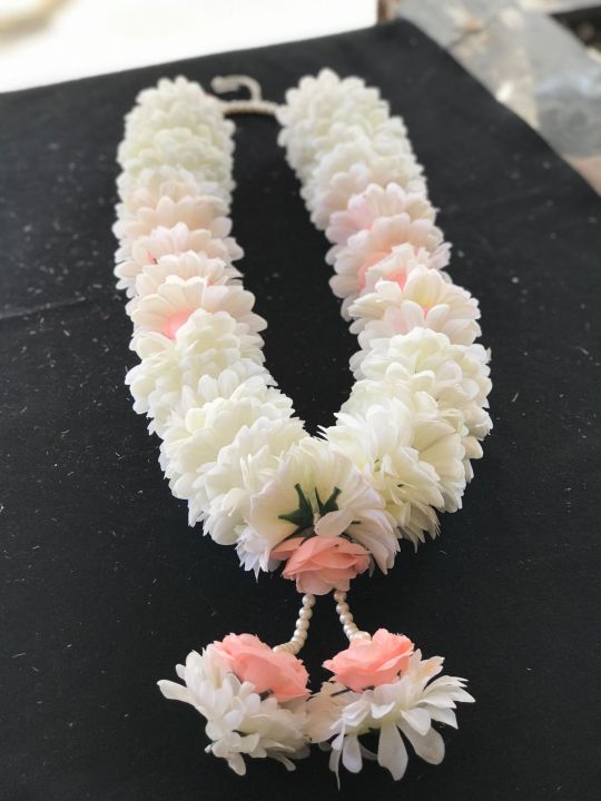 artificial%20flowers%20garland%20haar%20gajra%20groom%20and%20bridal%20mayyu%20mehendi%20wedding%20valima%20floral%20imported%20pink%20roses%20white%20daisies%20-%20Image%206