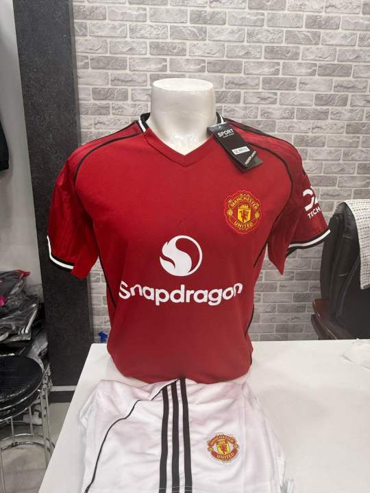Manchester%20United%20Home%20Jersey%20kit%202025/26%20-%20Image%209