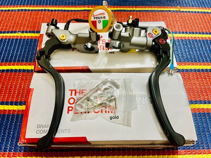 Brembo%20Dual%20Master%20Cylinder%20Reservoir%20Hydraulic%20Brake%20Clutch%20Levers%20-%20Image%202