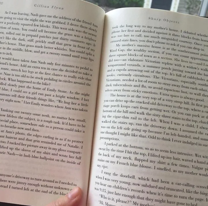 Sharp%20Objects%20by%20Gillian%20Flynn%20(Thriller%20Novel)%20Premium%20Paperback%20(Brown%20offset%20edition)%20-%20Image%204