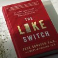 The Like Switch: An Ex-FBI Agent's Guide to Influencing, Attracting, and Winning People Over. 