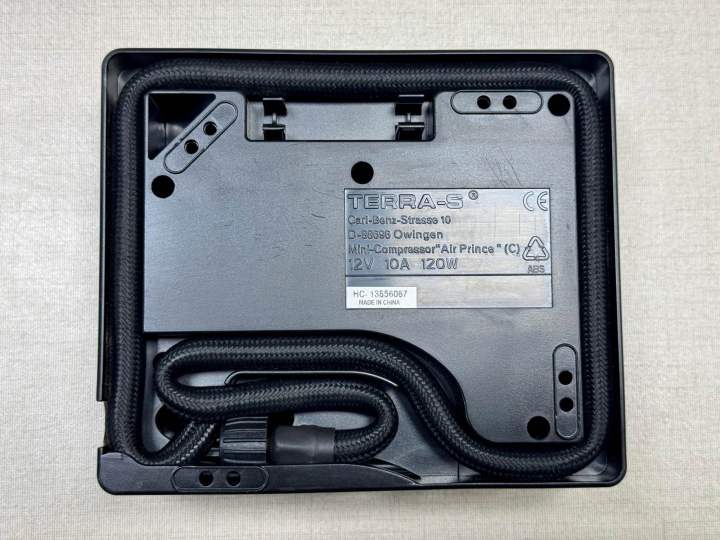 TERRA-S%20Japanese%20Car%20Air%20Pump/Inflator/Compressor%20with%20Pressure%20Gauge%20-%20Image%204