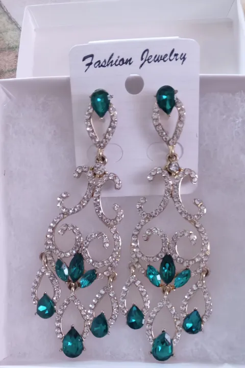 Luxury%20Emerald%20Green%20Chandelier%20Earrings%20for%20Women%20%E2%80%93%20Bridal%20&%20Party%20Wear%20%7C%20Zircon%20Drop%20Stone%20Earrings%20-%20Image%204