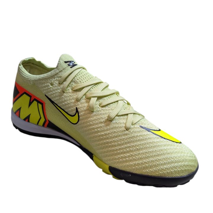 Arizoom%20Indoor%20Futsal%20Shoes%20%E2%80%93%20Lightweight%20Non-Marking%20Sole%20For%20Futsal%20Shoes%20-%20Image%204