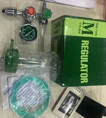 MEDICAL%20OXYGEN%20KIT%20%E2%80%93%20PRESSURE%20GAUGE%20WITH%20FLOW%20METER%20&%20HUMIDIFIER%20BOTTLE%20-%20Image%206