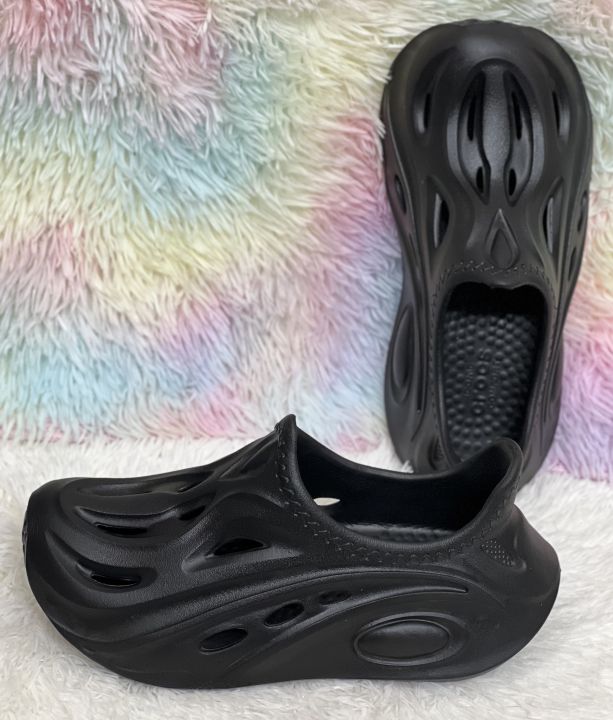 New%20Comfortable%20Summer%20Couple%20Hole%20Crocs%20SuperClogs%20Outdoor%20Beach%20Shoes%20Soft-Soled%20Non-Slip%20Breathable%20Sandals%20for%20Men%20-%20Image%204