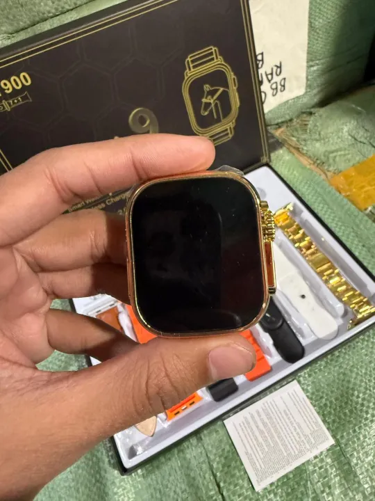 DT%20900%20Ultra%20Gold%20Smartwatch%20%7C%20Smart%20Watch%20with%20HD%20Display%20-%20Image%202
