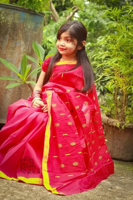 printed%20saree%20for%20baby%20girl%20(2-5)%20years%20multicolor/baby%20girl%20Gaya%20holuder%20sari%20-%20Image%206