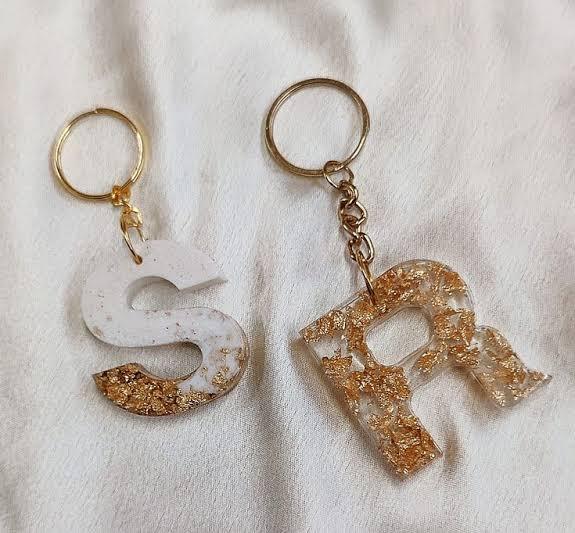 Customizable%20resin%20alphabet%20keychain%20/%20alphabet%20letter%20keychain%20-%20Image%206