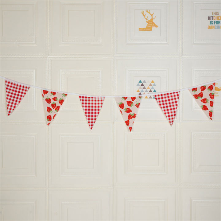 12%20Pcs%20of%20Red%20Strawberry%20Checkered%20Single-Layer%20Fabric%20Triangle%20Flag%20for%20Wedding%20Western%20Style%20Wedding%20Decoration%20String%20Flag%20-%20Image%203