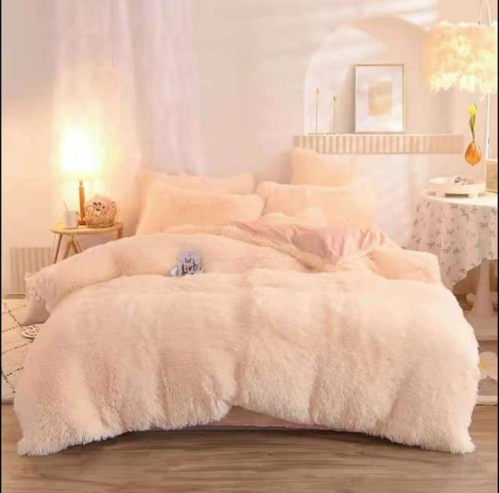 Four%20Piece%20Bedding%20Set:%20-%20Image%202